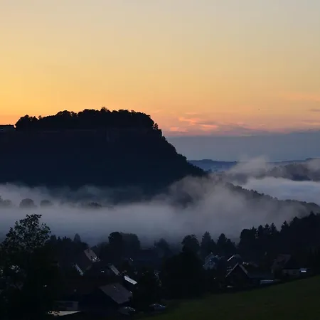 Ferieneinrichtungen-haus-am-stein-haus-2-saechsische-schweiz-koenigstein 別荘