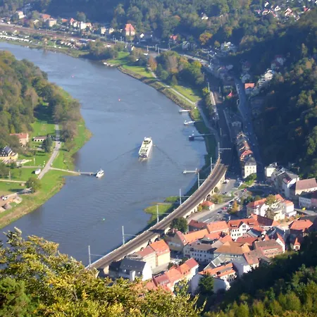 Ferieneinrichtungen-haus-am-stein-haus-2-saechsische-schweiz-koenigstein 別荘