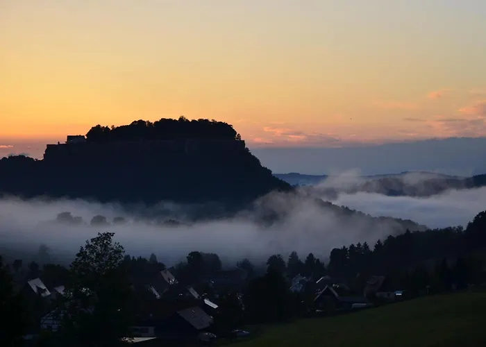 Ferieneinrichtungen-haus-am-stein-haus-2-saechsische-schweiz-koenigstein بيت للعطل