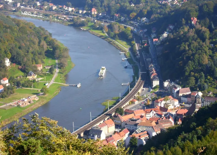 Ferieneinrichtungen-haus-am-stein-haus-2-saechsische-schweiz-koenigstein بيت للعطل